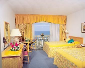 Crowne Plaza Hotel Sliema Saint Julian's エクステリア 写真